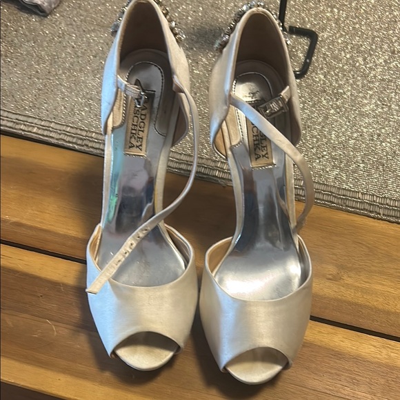 Badgley Mischka Elegant Satin Peep-Toe Heels with Crystal Embellishments - Picture 6 of 10